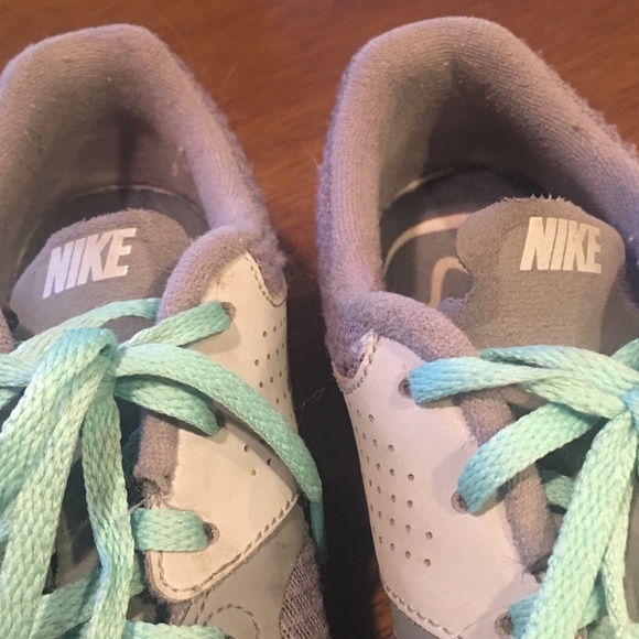 Woman’s Nike’s - Picture 8 of 8